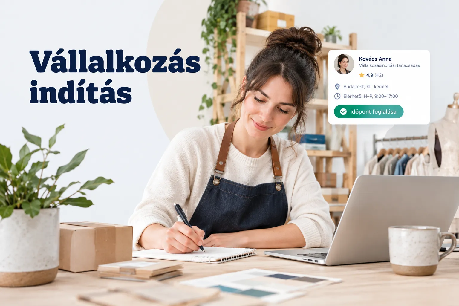 Vállalkozás indítás lépései: üzleti terv készítése laptoppal és jegyzetekkel íróasztalon